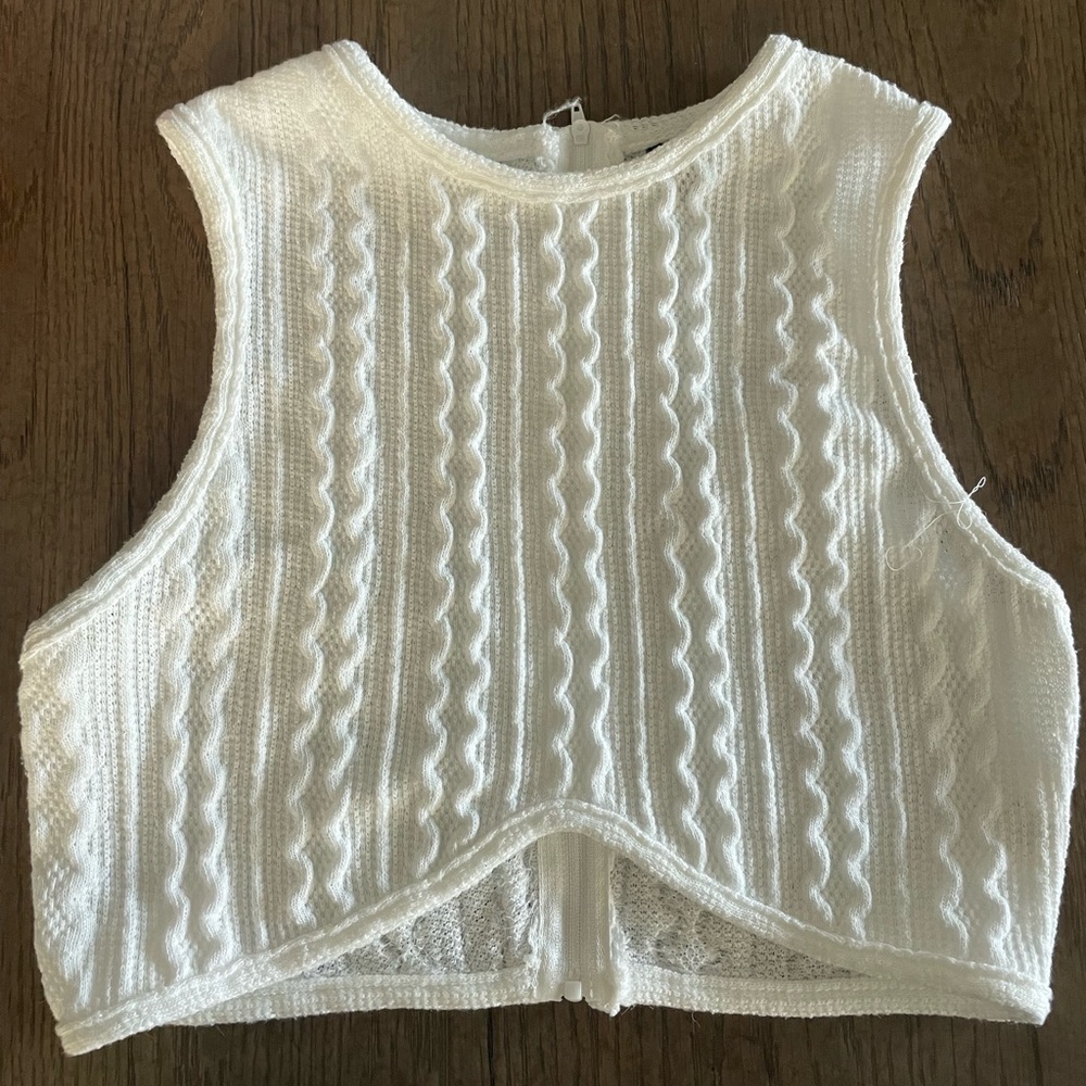 White cropped tank size 6